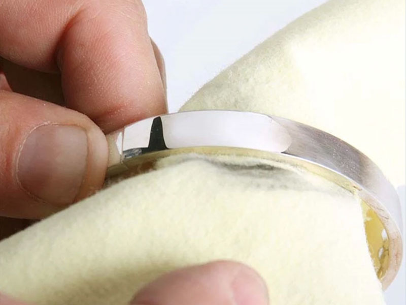 Sunshine Polishing cloth cleaning a silver bangle | Jewellery Polishing supplies