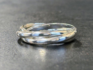 Silver ring on a dark gray surface | Silversmithing lessons