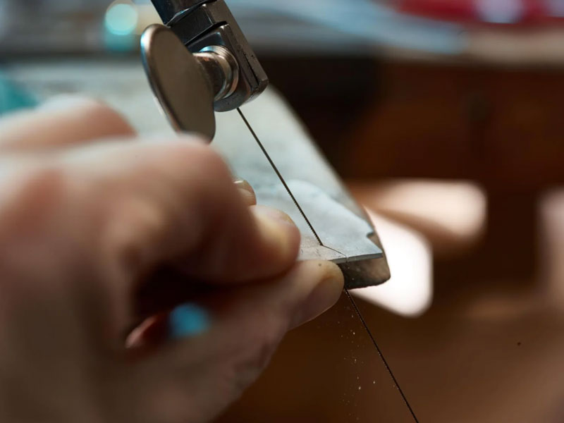 Sawblade sawing through silver | Sawblades