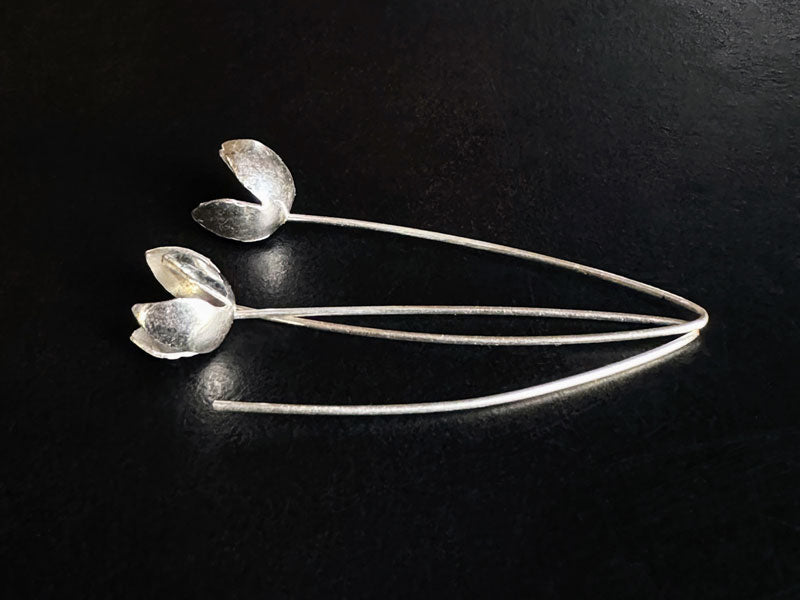 925 Silver flower earrings on a black background | Jewellery