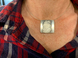 Pendant necklace with a chenier tube bale | 925 silver