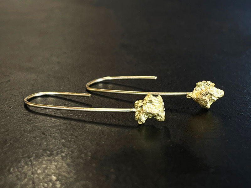 Gold nugget earrings on a dark background | jewellery making